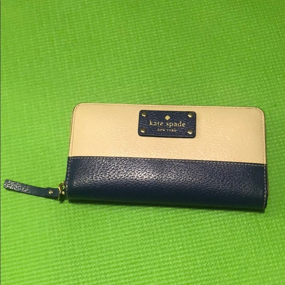 Kate Spade Wallet - Picture 1 of 1